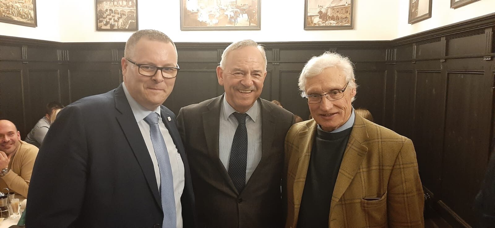 Direktor HTZ, genralni konzul Vladimir Duvnjak, Prinz Von Bayern