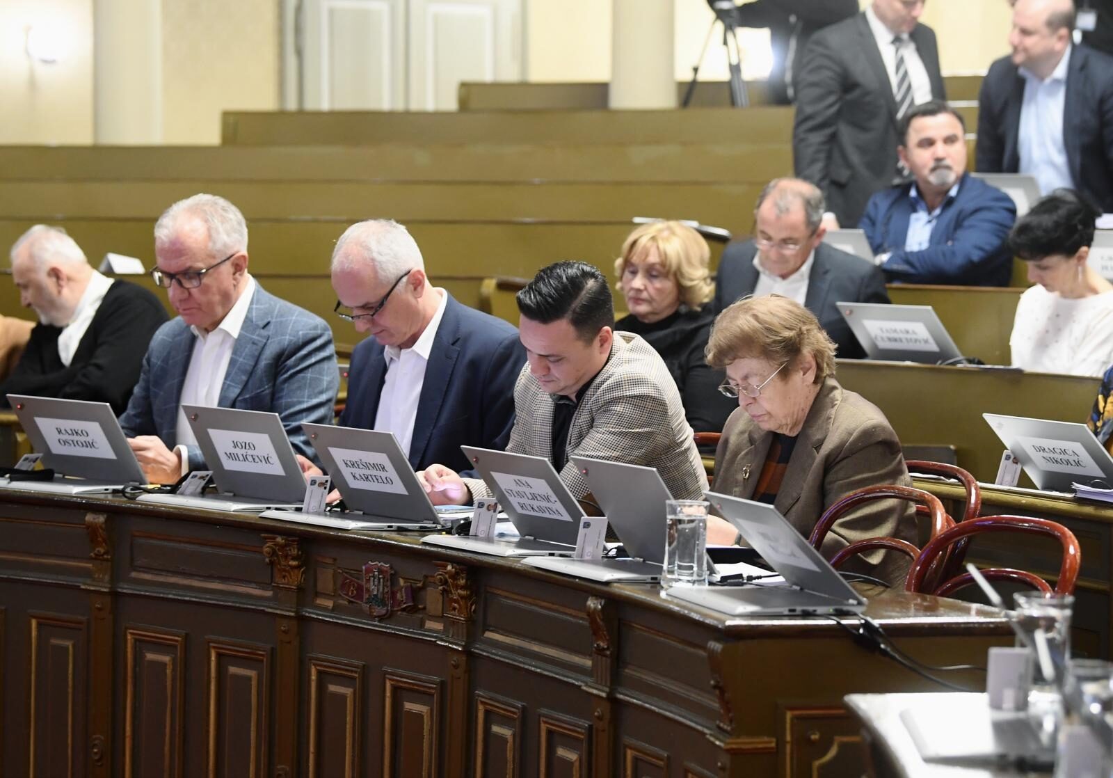 Zagreb: Nakon što su skupili kvorum za početak Gradske skupštine, HDZ zatražio stanku