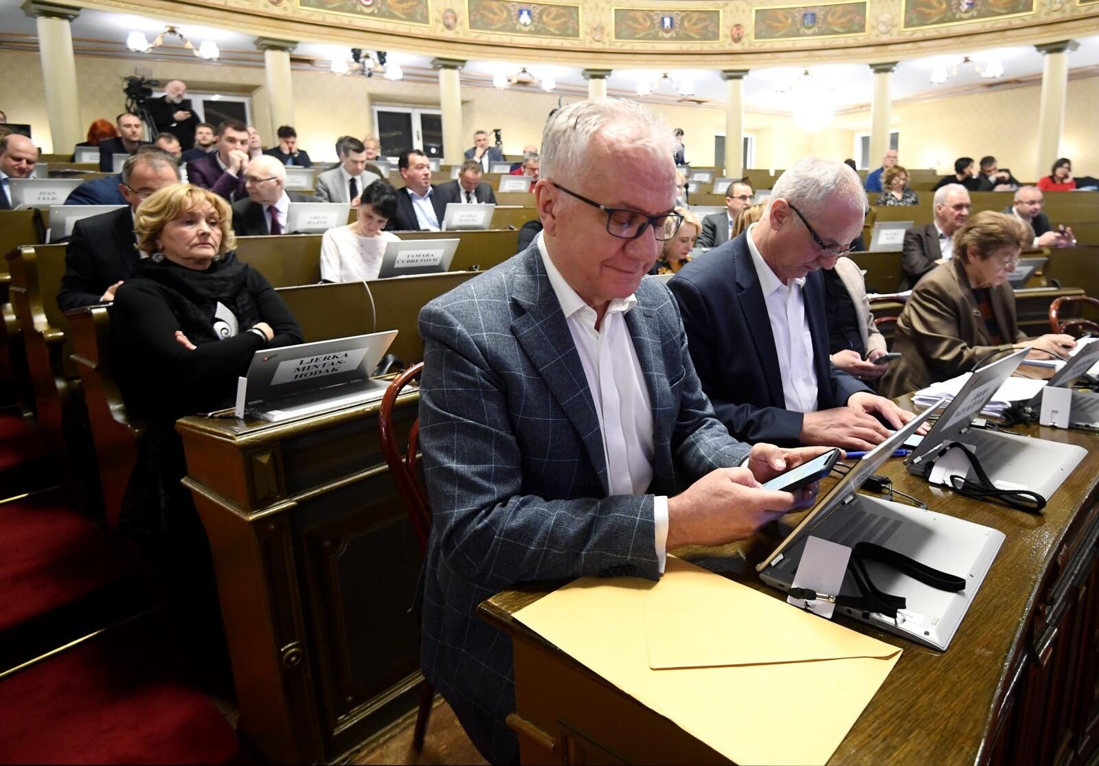 Zagreb: Nakon što su skupili kvorum za početak Gradske skupštine, HDZ zatražio stanku