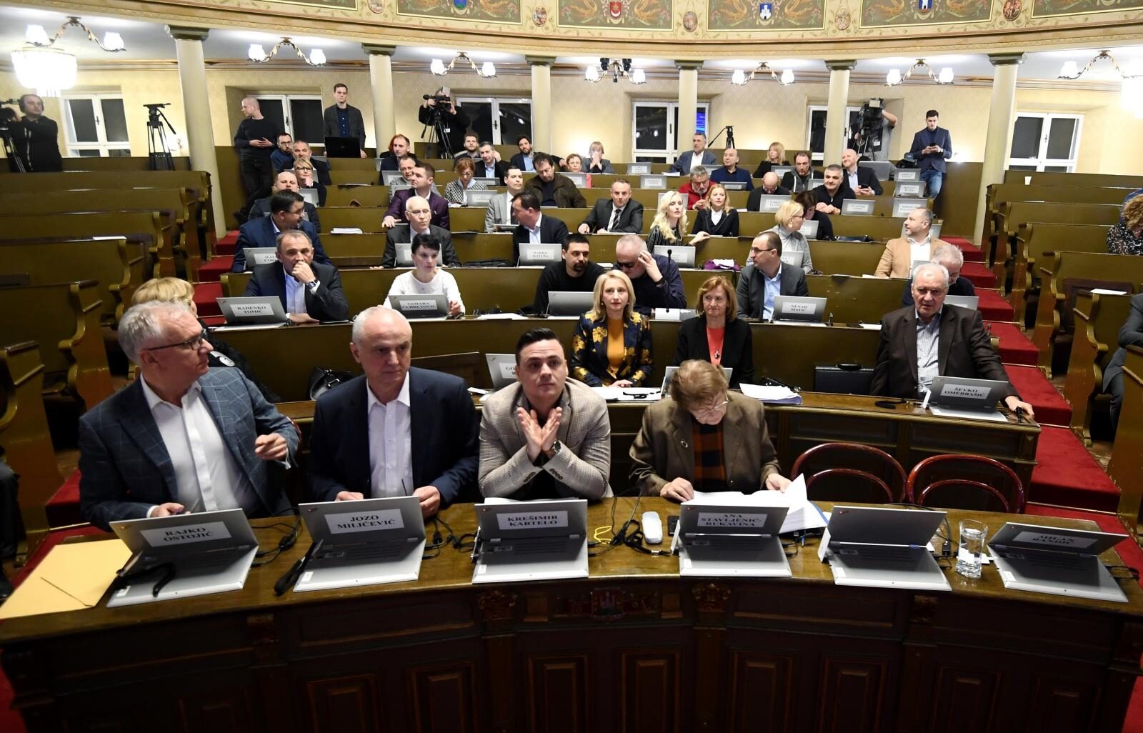 Zagreb: Nakon što su skupili kvorum za početak Gradske skupštine, HDZ zatražio stanku