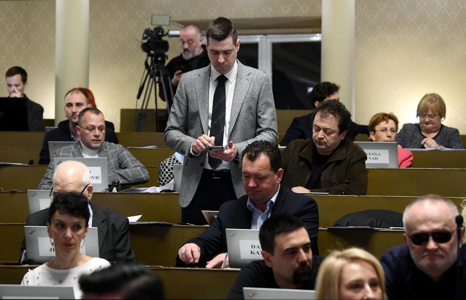 Zagreb: Nakon što su skupili kvorum za početak Gradske skupštine, HDZ zatražio stanku