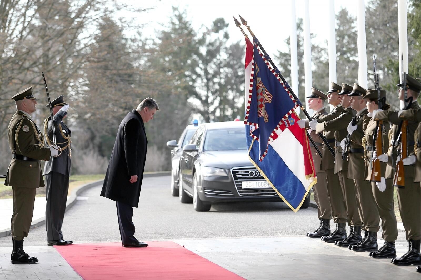 Predsjednik Milanović stigao na Pantovčak,pozdravila ga je Počasno-zaštitna bojna