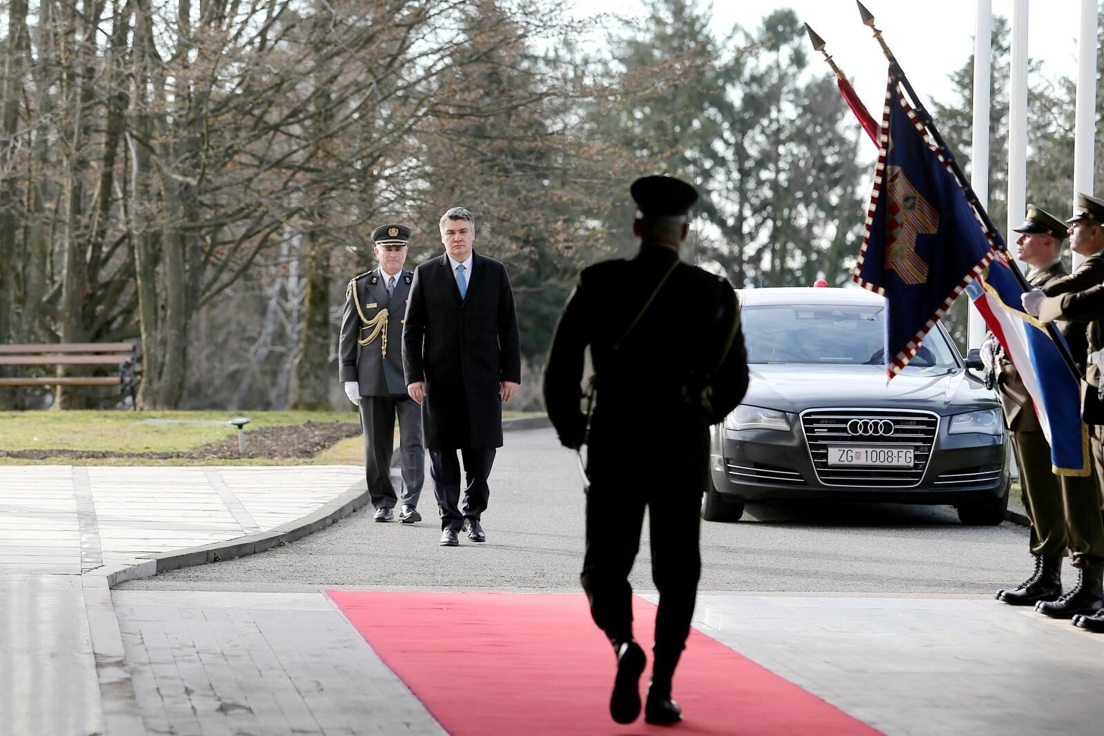 Predsjednik Milanović stigao na Pantovčak,pozdravila ga je Počasno-zaštitna bojna