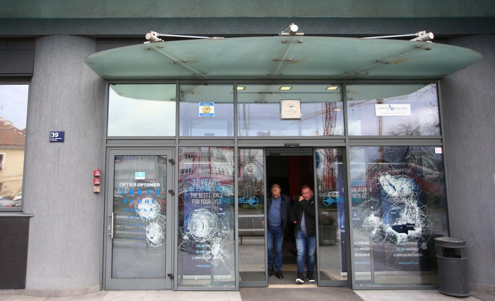 Zagreb: Razbijena stakla na poliklinici Svijetlost u vlasništvu Nikice Gabrića