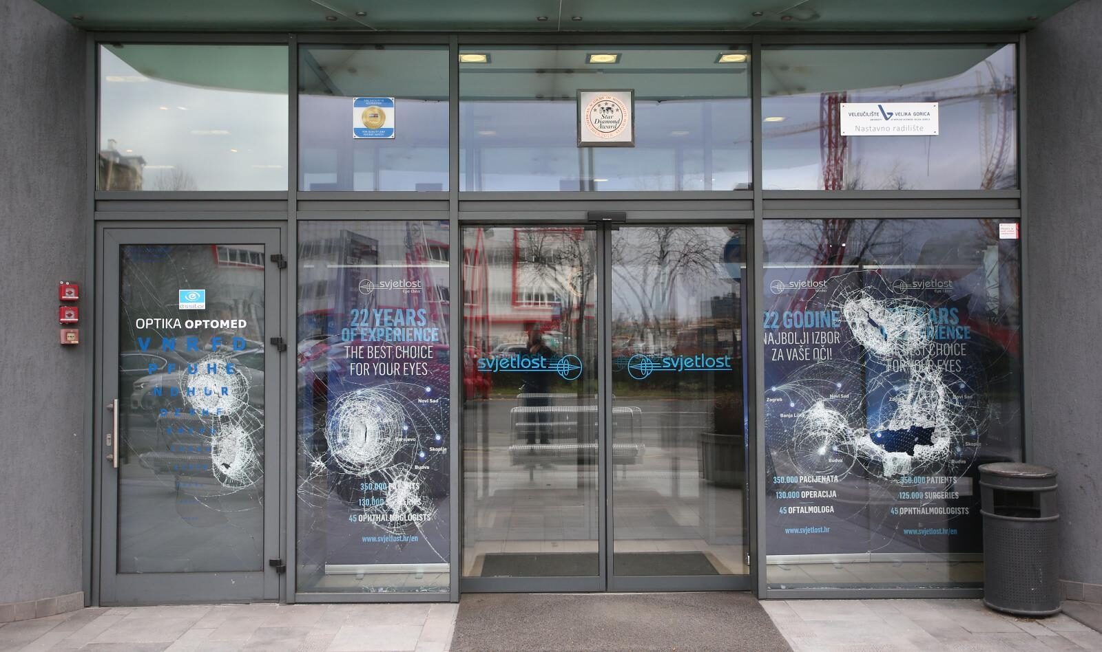Zagreb: Razbijena stakla na poliklinici Svijetlost u vlasništvu Nikice Gabrića