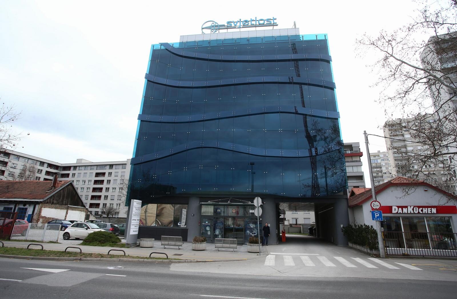Zagreb: Razbijena stakla na poliklinici Svijetlost u vlasništvu Nikice Gabrića
