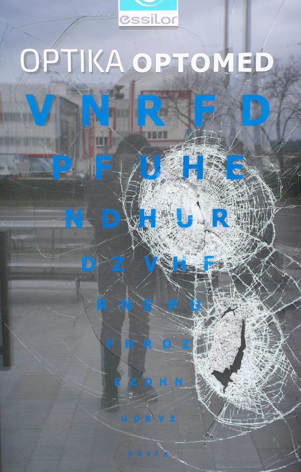 Zagreb: Razbijena stakla na poliklinici Svijetlost u vlasništvu Nikice Gabrića