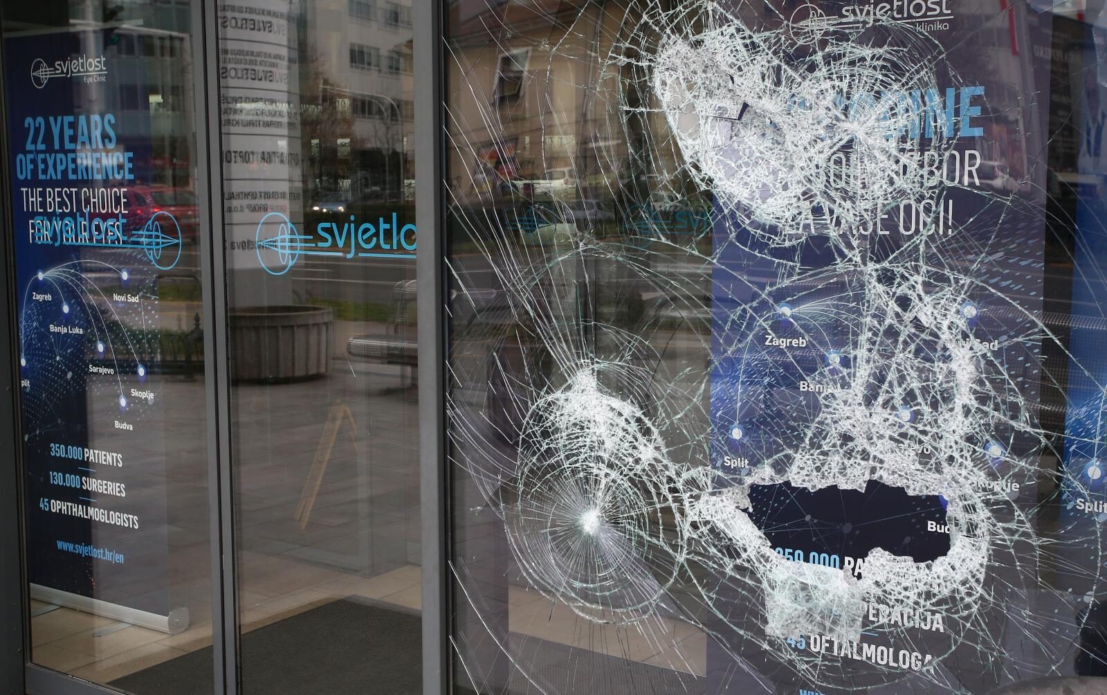 Zagreb: Razbijena stakla na poliklinici Svijetlost u vlasništvu Nikice Gabrića