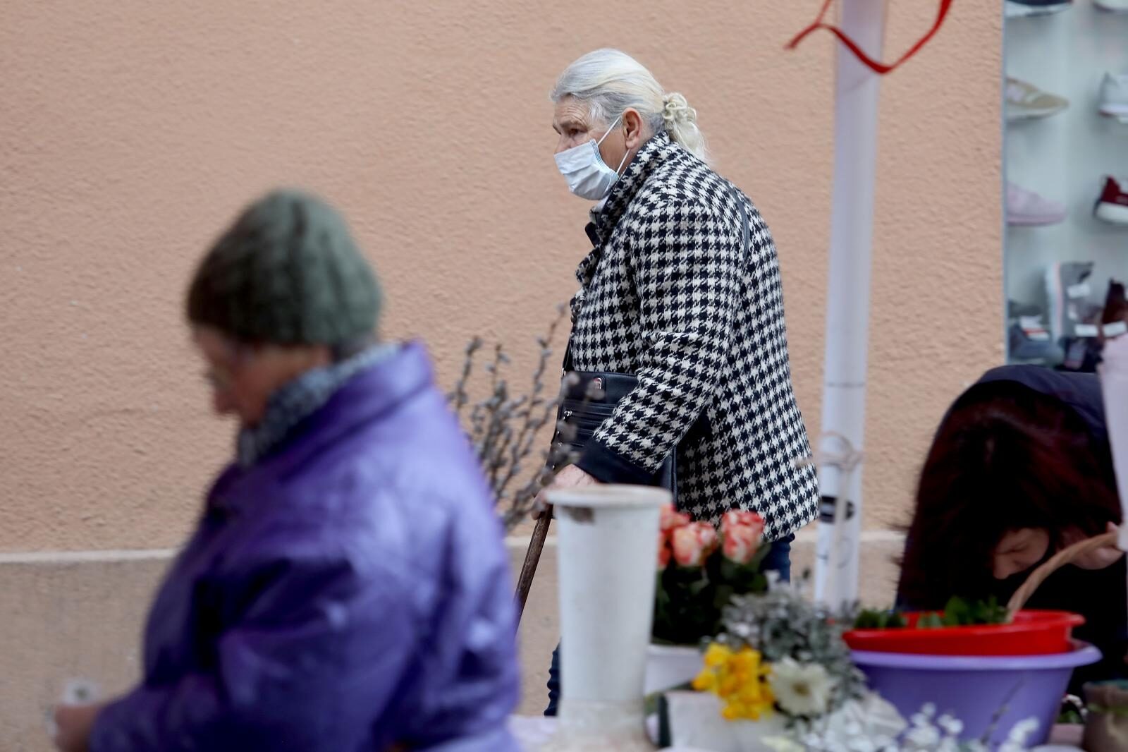 Zagreb: Pojedinci u centru grada nose zaštitne medicinske maske