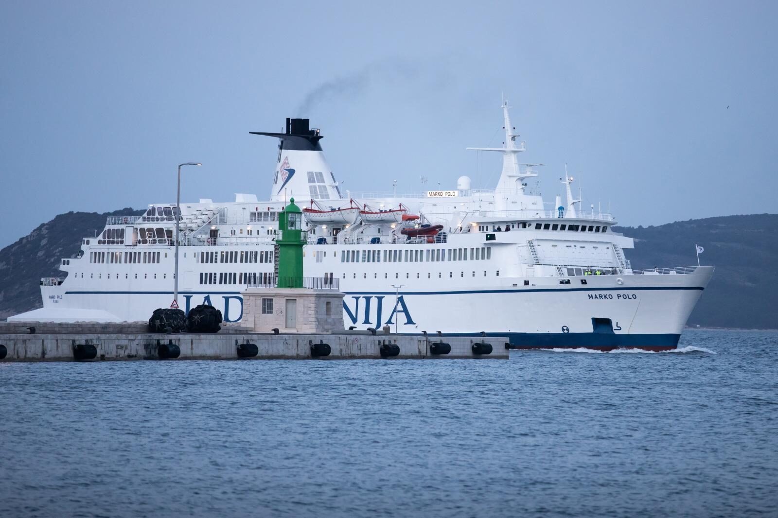 Trajekt iz Italije uplovio u Split s posebnim mjerama zaštite od koronavirusa