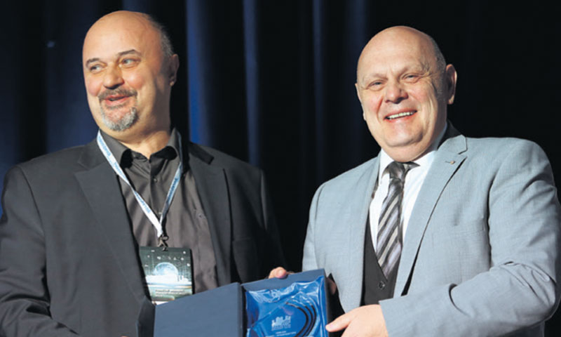 Član Uprave Večernjeg lista Renato Ivanuš i predstavnik Slavonskog Broda/E. ElveĐI/PIX