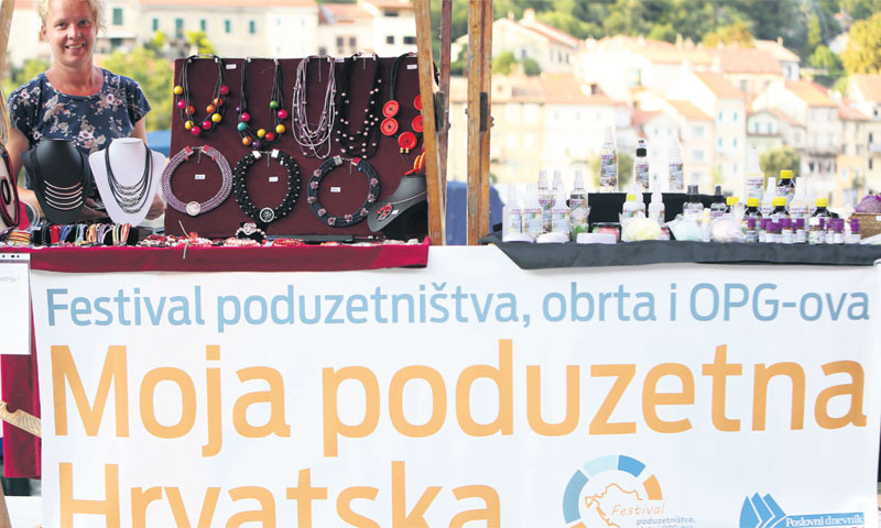 Uz kreativne obrte nakita i unikatne keramike, svoje su proizvode izložili uzgajivači  i proizvođače