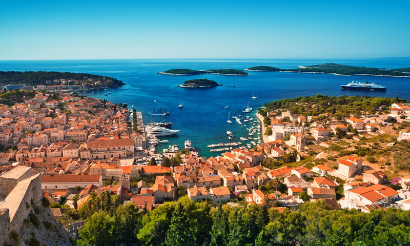 Hvar, grad s oko 4200 stanovnika, ima potreba za njih 30.000/Thinkstock