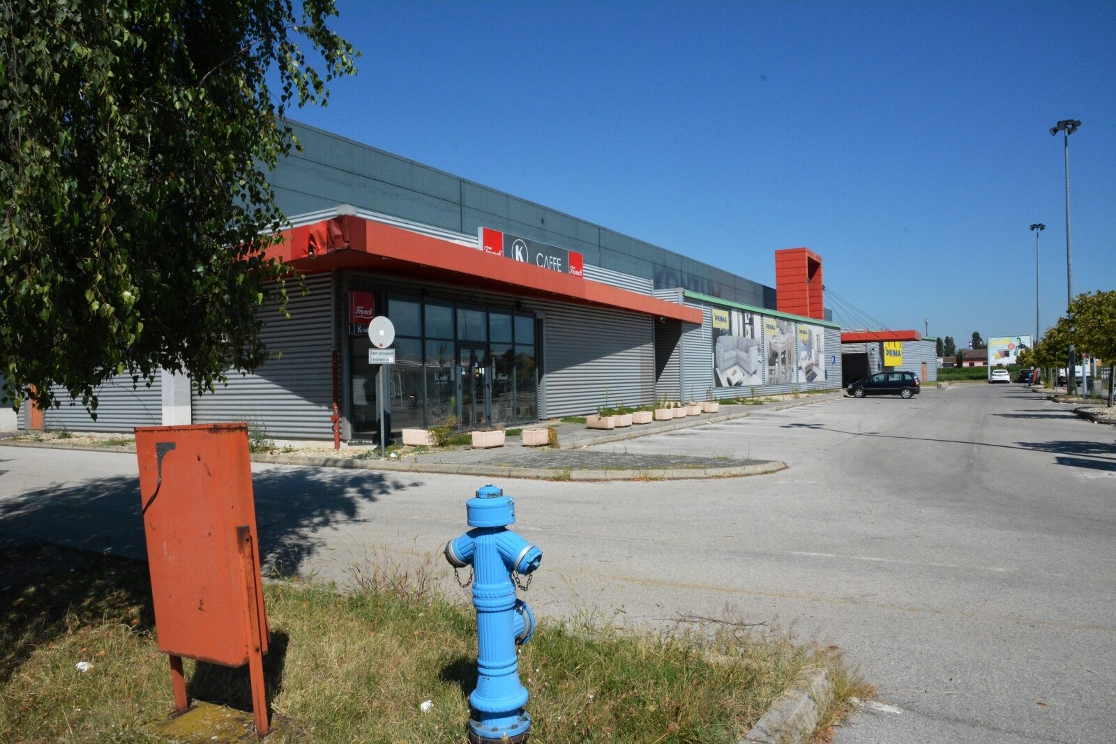 Objekt bivšeg Super Konzuma u Slavonskom Brodu otkupio je Pevec, Foto: Ivica Galović / Pixsell