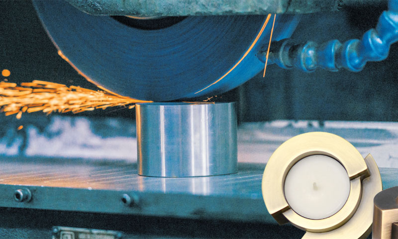 U PES-u sami rade VAU proizvode - otvarače za boce (lijevo) i svijećnjake (desno)