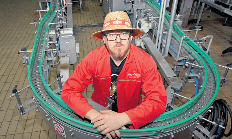 Krešo Marić u pogonu za proizvodnju piva u Daruvaru, uz koju je njegova obitelj vezana već generacij