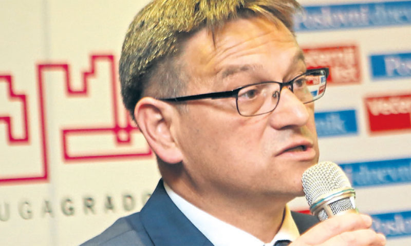 D. Ninčević podsjeća da je Ivan Mrvoš prvu pametnu klupu napravio u Poduzetničkom centru Solin