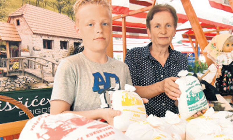 Slavica Friščić s unukom je predstavila domaće brašno
