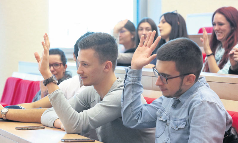 Studenti su na predavanju postavljali pitanja kako fondovi investiraju i koji su rizici te vrste ula