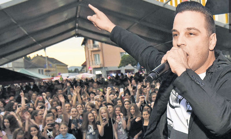 Ivan Zak uveličao je Festival svojim koncertom, raspjevao je i rasplesao nekoliko stotina posjetitel