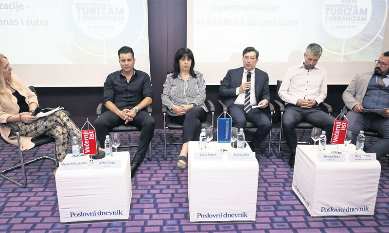 Na stručnoj raspravi o urbanističkom stanju u Makarskoj predložena su moguća rješenja problema/Miran