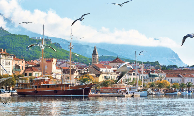 Umjesto luksuznog i mirnog odmora, turisti sve više ‘uživaju’ u buci građevinskih strojeva/Matko Beg