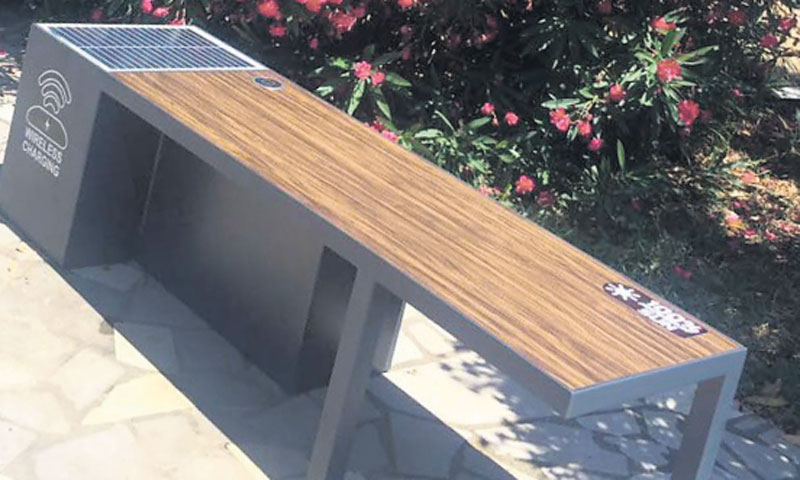 Eco kamp Glavotok na svom je ulazu postavio pametnu klupu Easybench koja ima četiri USB utičnice