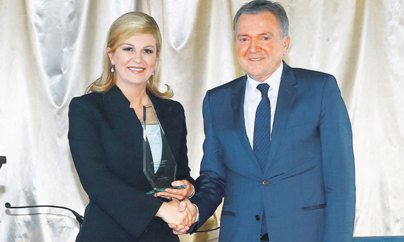 Nagradu stručnog žirija čelniku Adrisa Anti Vlahoviću dodijelila je predsjednica RH Kolinda Grabar K