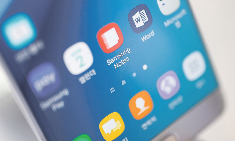 Od Galaxy Note 7 očekivalo se da nastavi niz uspjeha nakon Galaxy S7 koji je predstavljen u ožujku/R