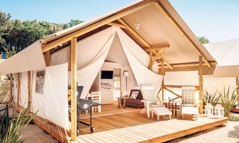 Kamp ima veliki obiteljski Aquapark s čak 1030 četvornih metara vodene površine