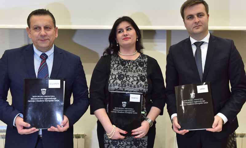 Gradonačelnik Knina Nikola Blažević, ministrica Gabrijela Žalac i ministar Tomislav Ćorić/H. J./PIXS