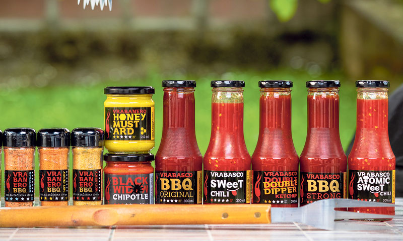 U plasteniku na OPG-u u Igrišću nedaleko od Zagreba uzgajaju 30-ak sorti ljutih papričica