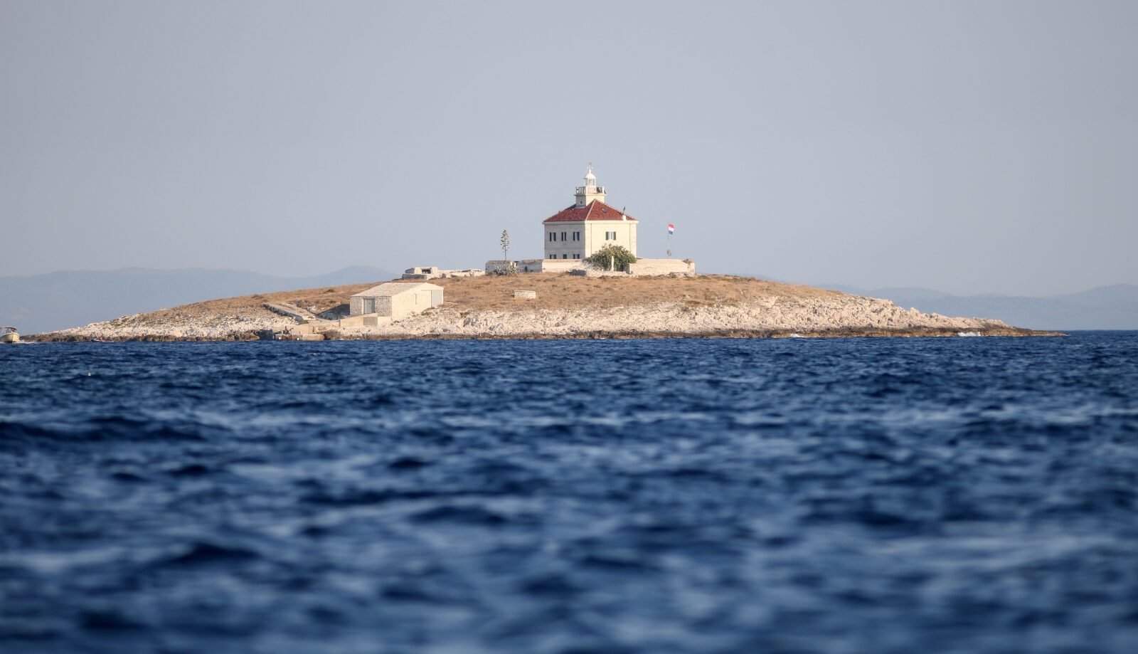 Gust i raznolik pomorski promet ispred hvarske luke, Foto: Petar Glebov / Pixsell