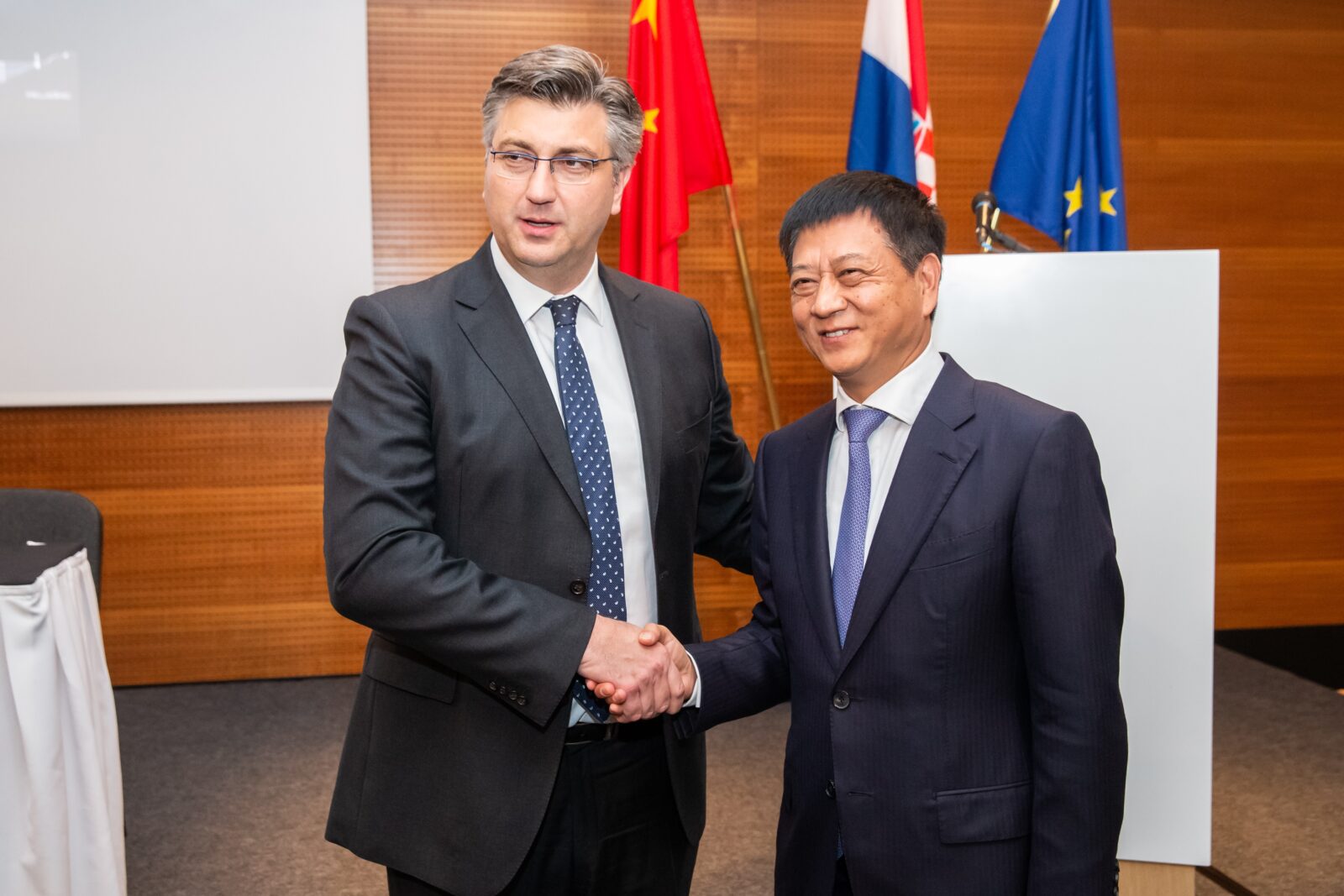 Premijer Plenković s čelnikom CRBC-a Lu Shanom, Foto: Grgo Jelavić / Pixsell