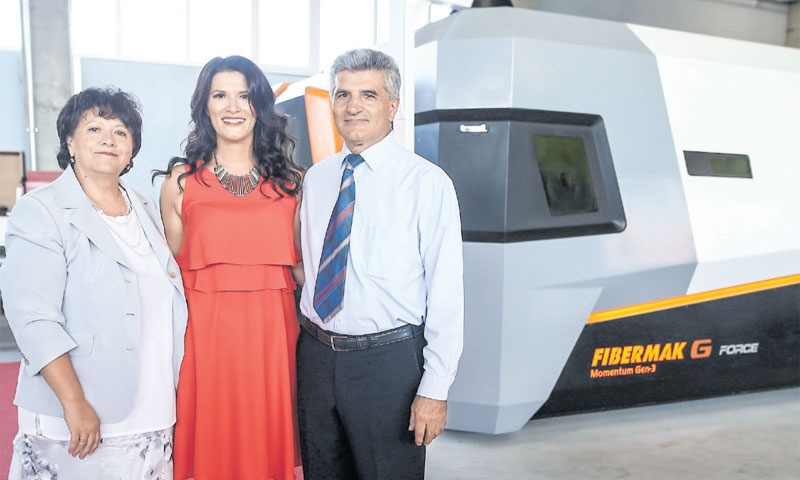 Stjepan i Ana Mihoković sa kćeri u novom pogonu/Igor Šoban/PIXSELL