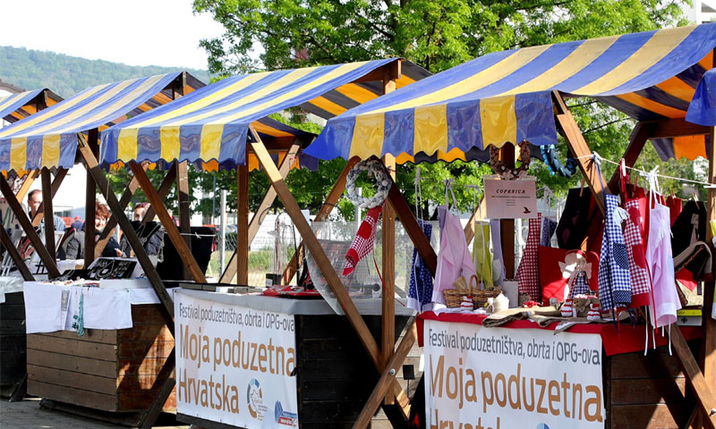 Na Trgu Ivana Pavla II. okupili se lokalni obrtnici i poduzetnici/Žarko Bašić/PIXSELL