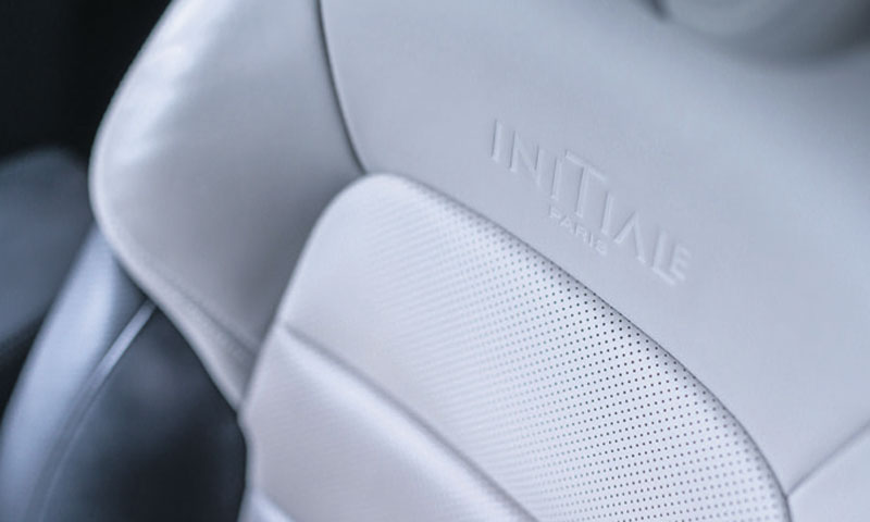 Sjedala su frapantno široka, baš onakva kakva su nekad postojala samo u najskupljim limuzinama/Igor