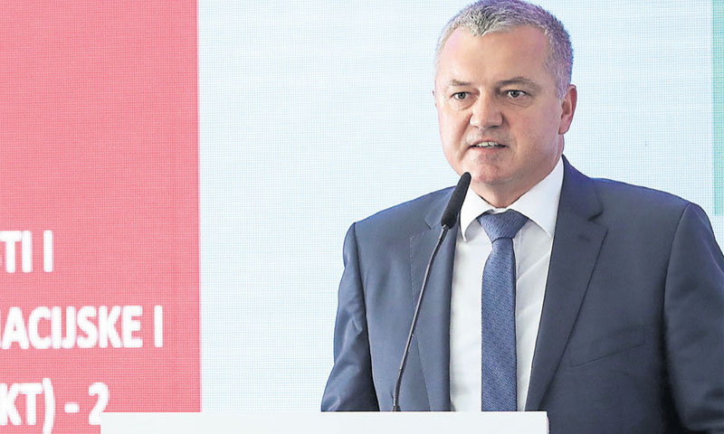 Ministar Horvat iskoristio je priliku zahvaliti i kolegi Marku Paviću/Robert Anić/PIXSELL