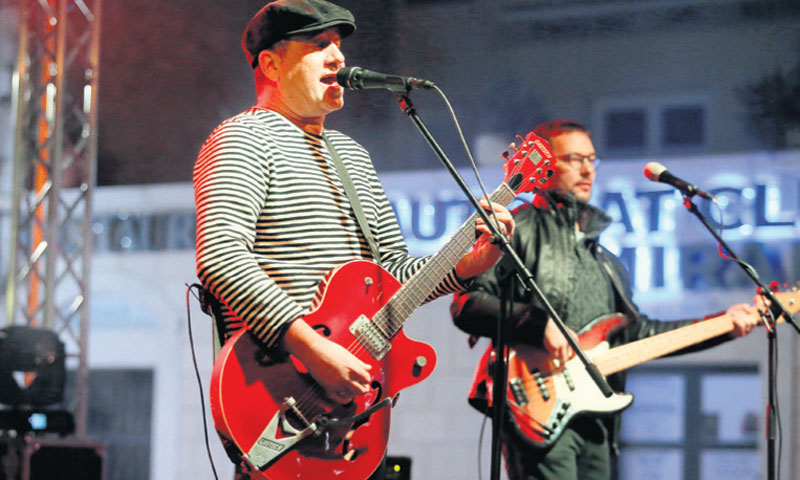 Neno Belan s Fiumensima navečer je nastupio na velikoj pozornici/Goran Kovačić/PIXSELL