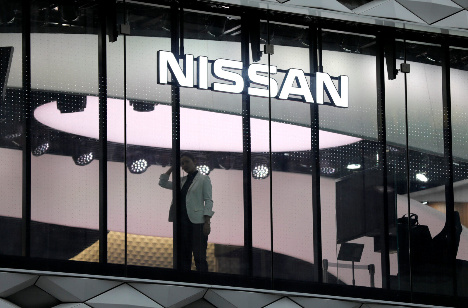 Interna istraga u Nissanu utvrdila i da je kompanija plaćala šefu desetke milijuna dolara za kupnje