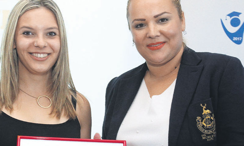 Jasna Bibić, direktorica prodaje Večernjeg lista, sa studenticom Karlom Čurin/ Žarko Bašić/PIXSELL