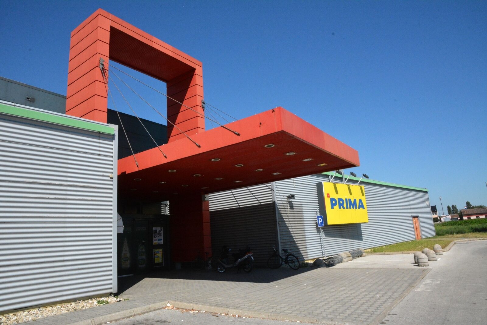 Objekt bivšeg Super Konzuma u Slavonskom Brodu otkupio je Pevec, Foto: Ivica Galović / Pixsell