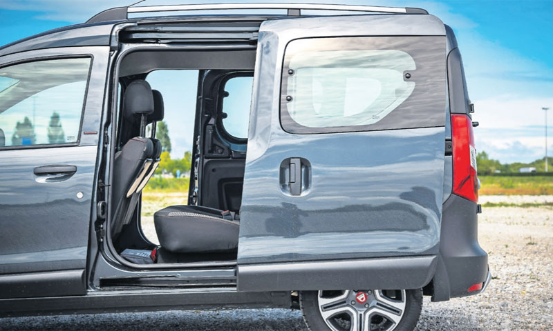 Klizna vrata olakšavaju pristup interijeru, ali i utovar tereta/Josip Regović/PIXSELL