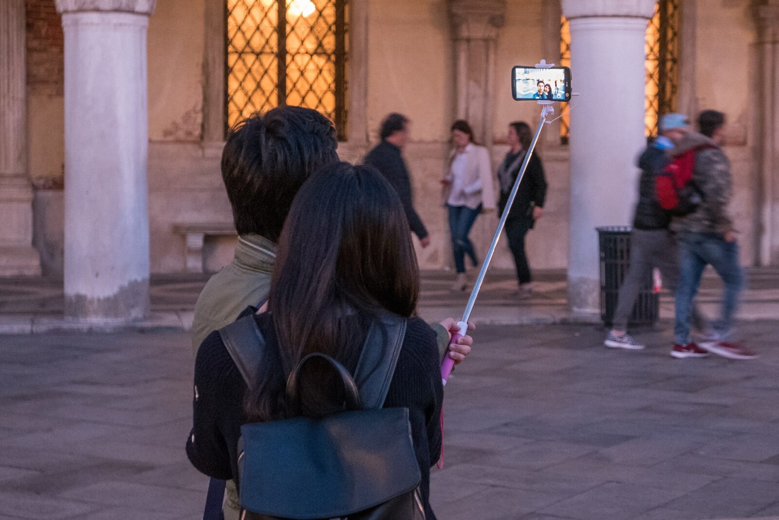 mobitel - arhiva (Pametni telefoni turistima danas služe kao kamere, putokaz, kreditne kartice, zaba
