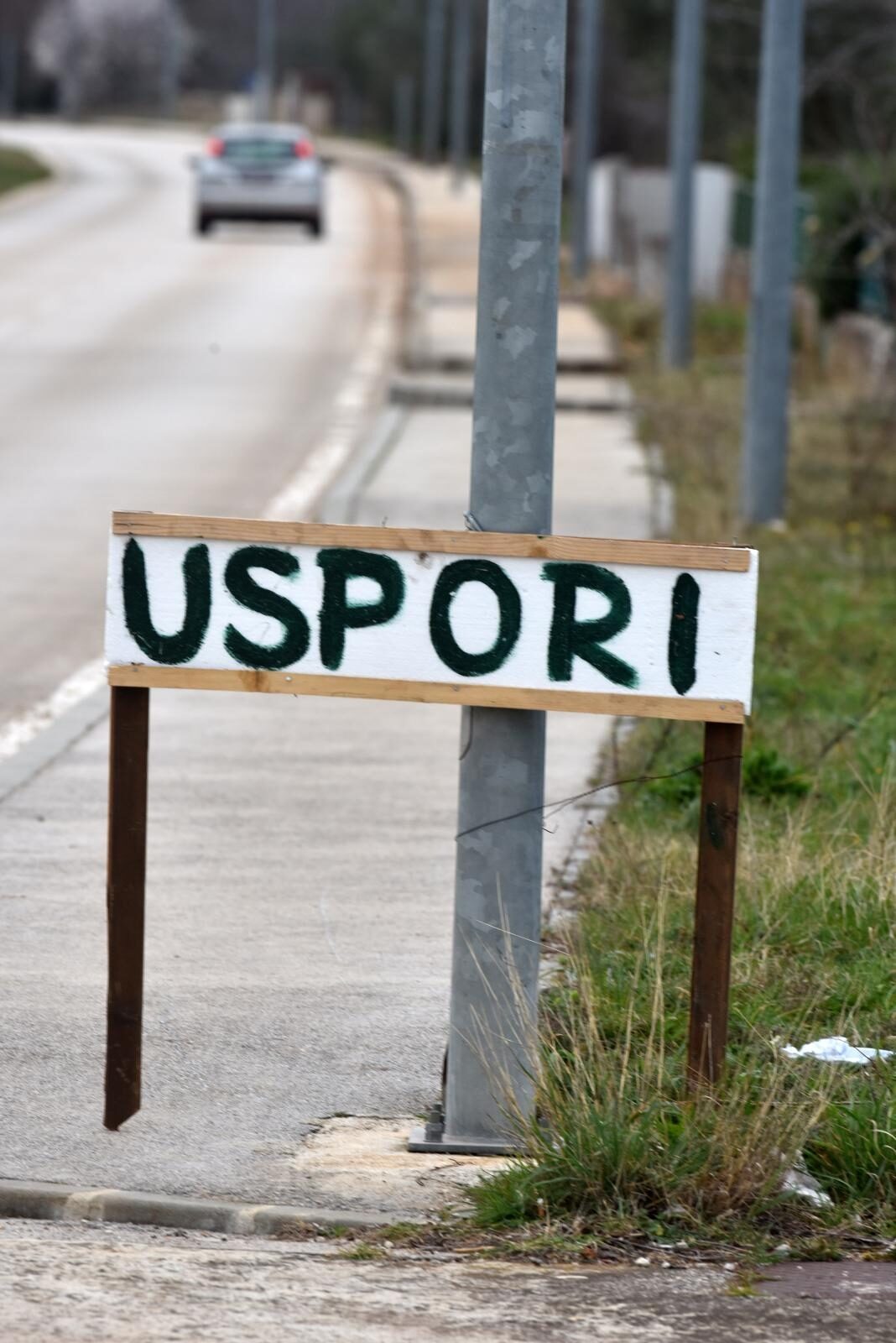 U Gaćelezima postavljem znak 