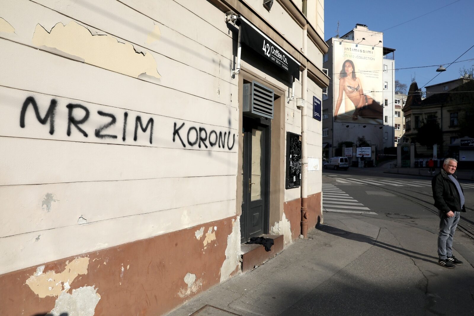 Zagreb: Osvanuo grafit Mrzim koronu