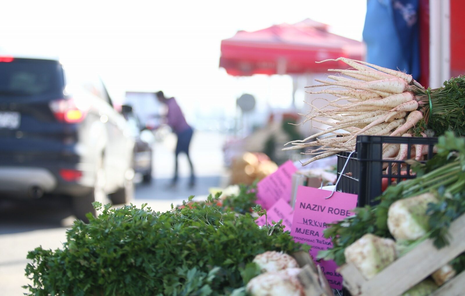 Zagreb: Bandić sa suradnicima obišao drive-in tržnicu na Žitnjaku