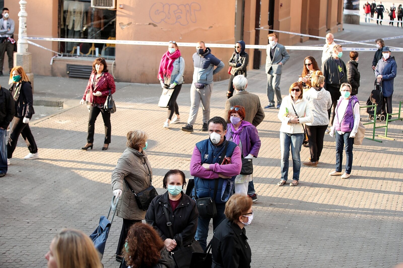 Zagreb: Za kupovinu na Dolcu čeka se u kilometarskoj koloni