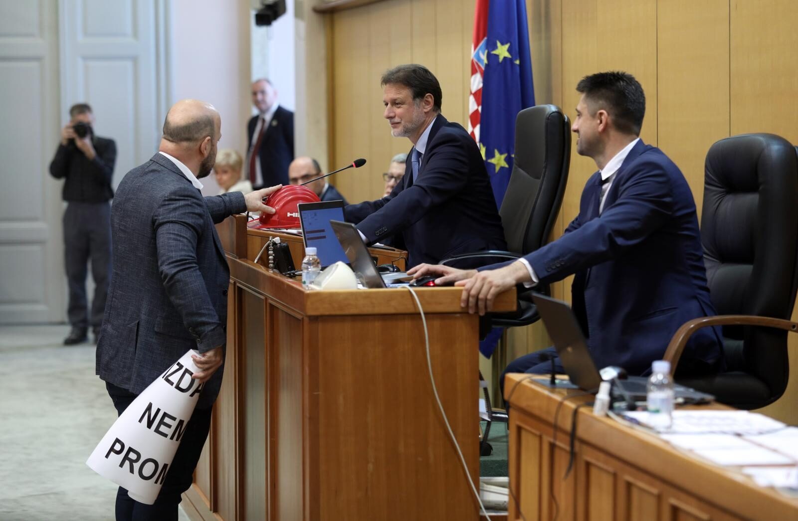 Maras u Saboru Jandrokovića uporno oslovljavao s “gospodine Plenkoviću”