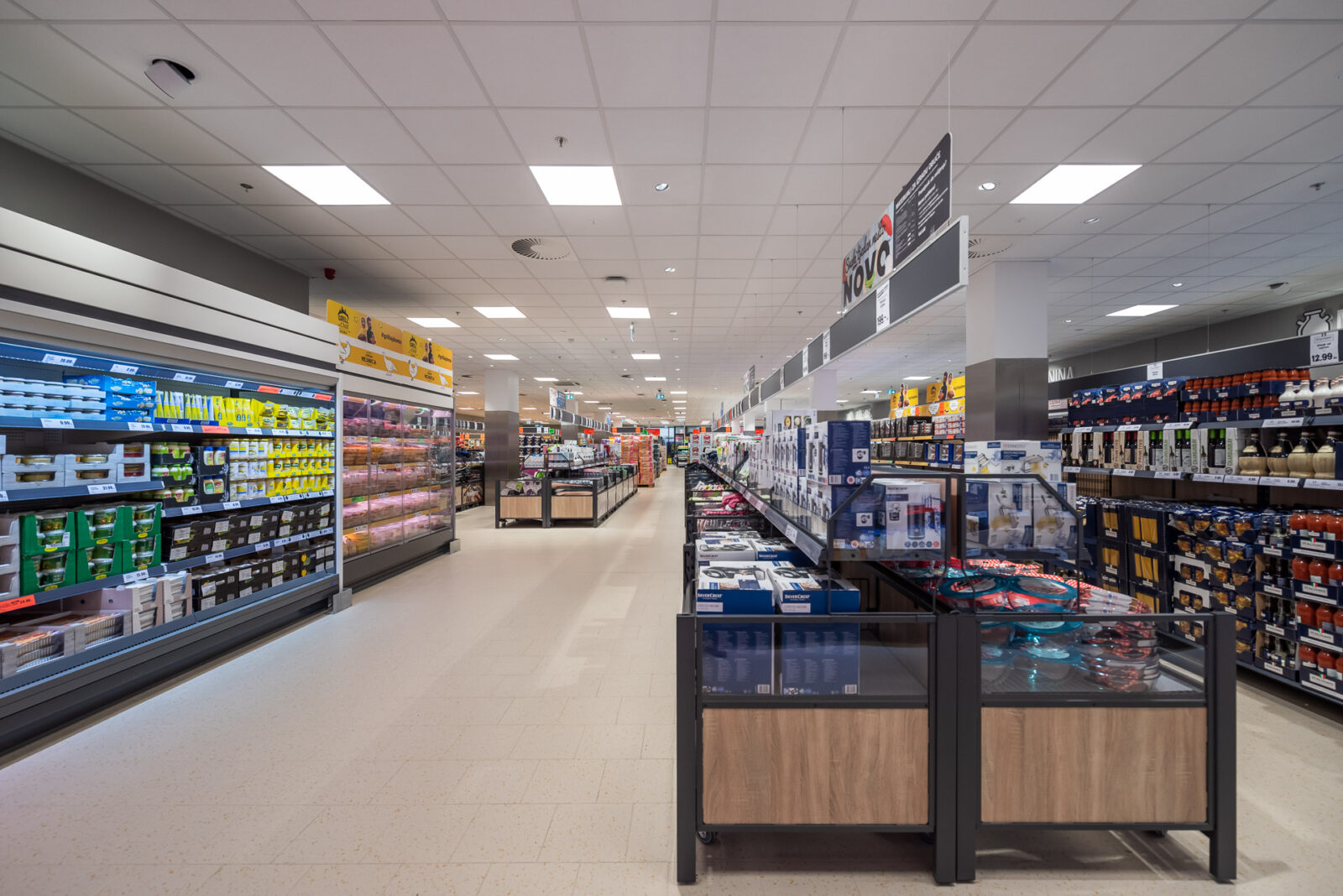 Unutrasnjost novog Lidla u Ilici